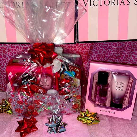 Victoria’s Secret gift basket - Picture 2 of 4